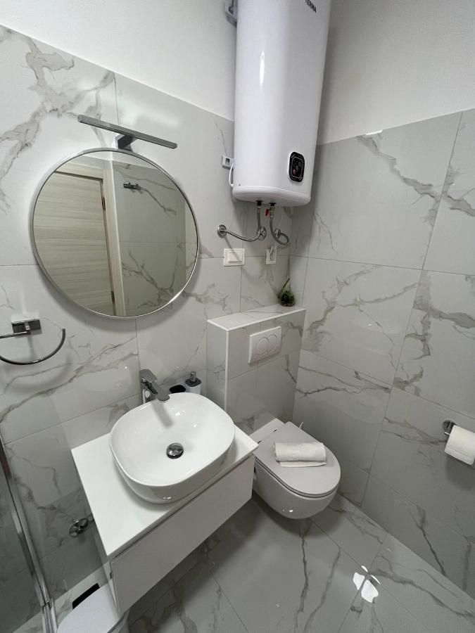 Apartments Iskra ロヴィニ エクステリア 写真