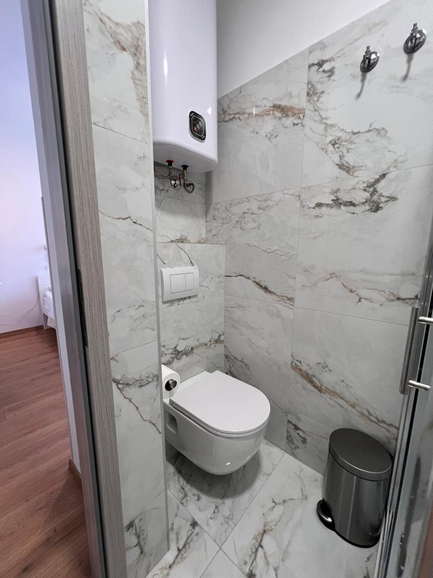 Apartments Iskra ロヴィニ エクステリア 写真