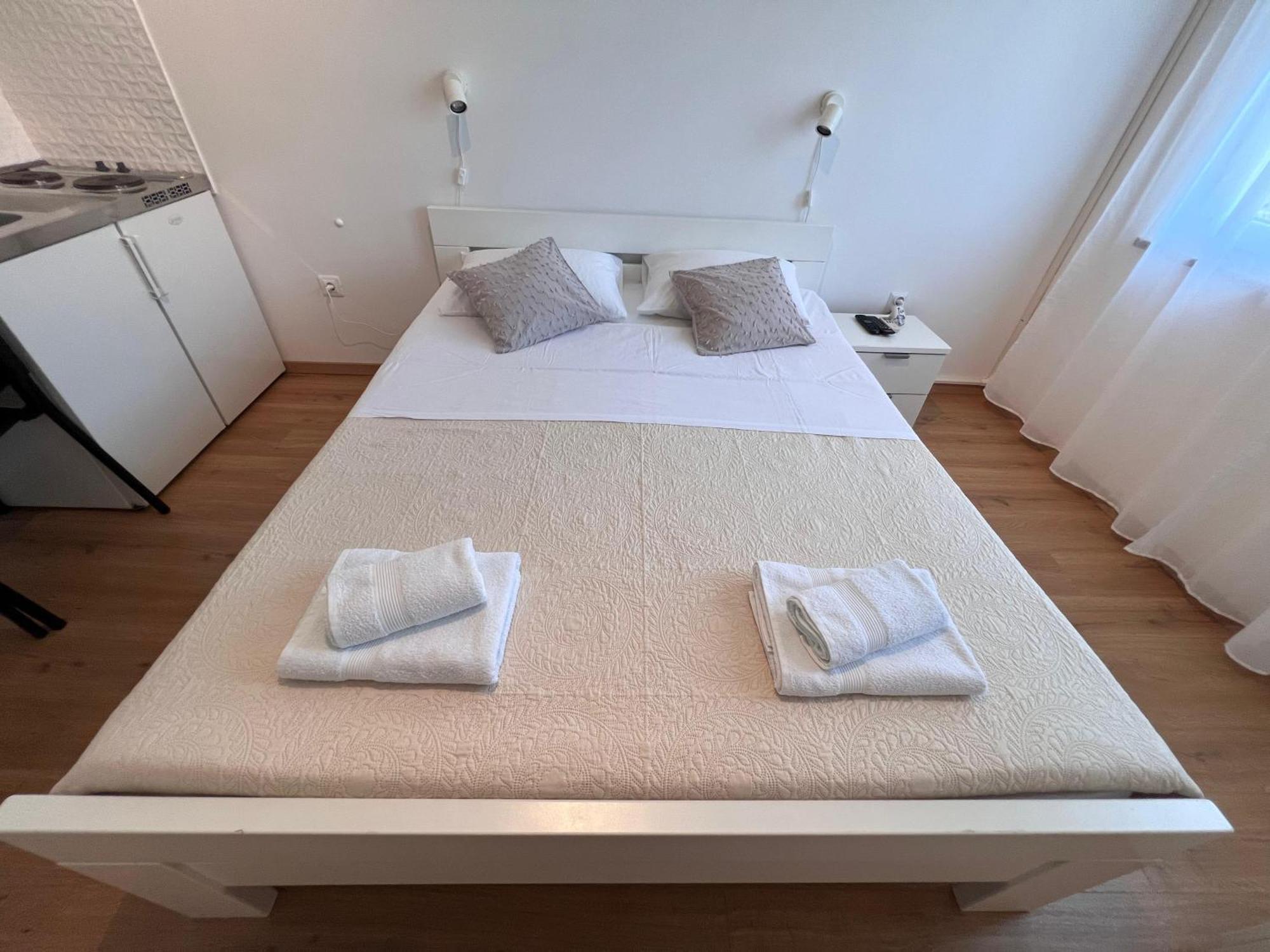 Apartments Iskra ロヴィニ エクステリア 写真