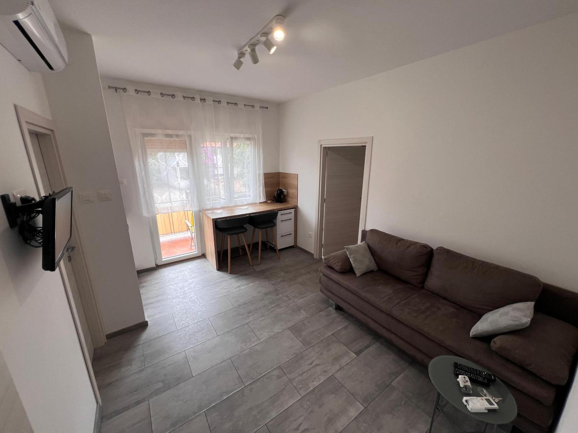 Apartments Iskra ロヴィニ エクステリア 写真