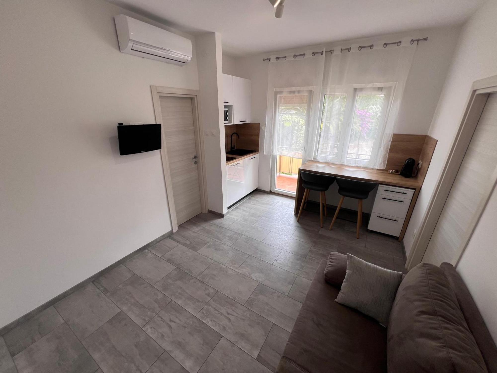 Apartments Iskra ロヴィニ エクステリア 写真